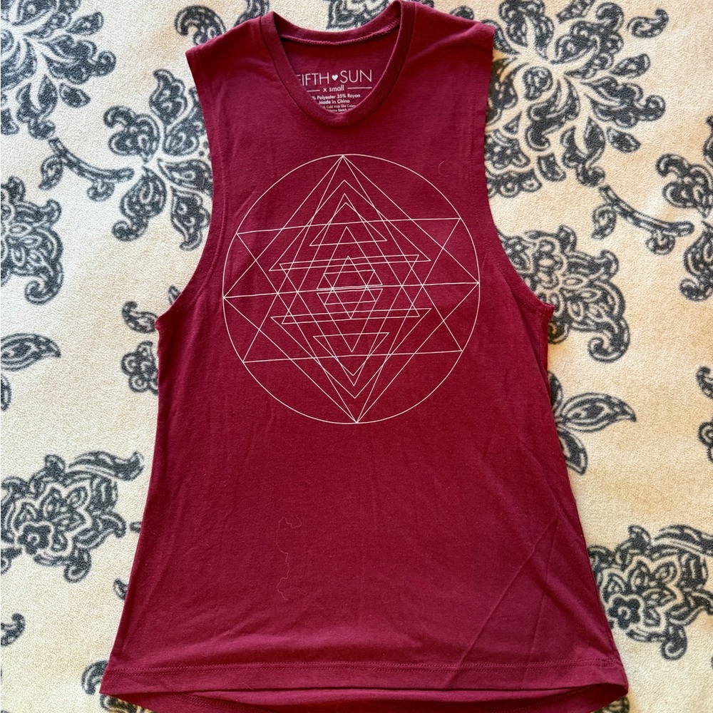 Fifth Sun Women's Geometric Muscle Tee - Burgundy with White Print